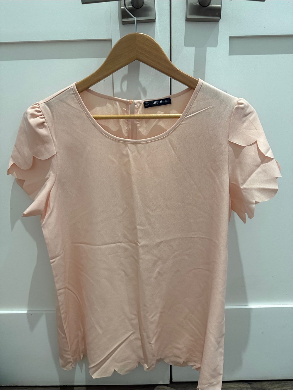 SHEIN Pink Scalloped Short Sleeve Blouse